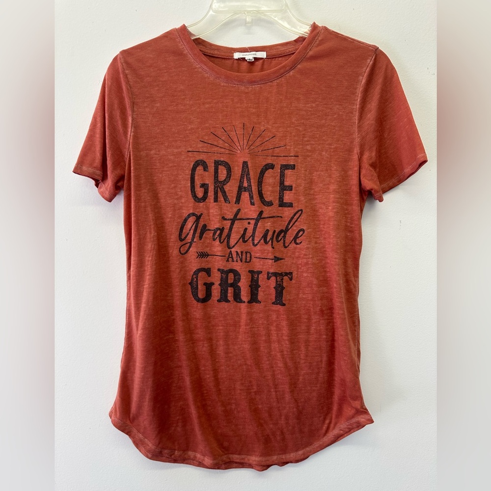 Maurices Rust Graphic Tee - Grace, Gratitude, and Grit NWOT